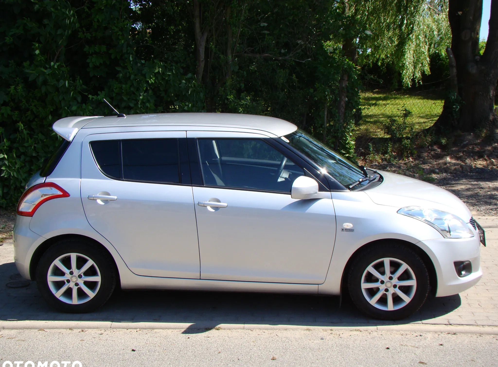 Suzuki Swift cena 14900 przebieg: 89222, rok produkcji 2013 z Suchedniów małe 254